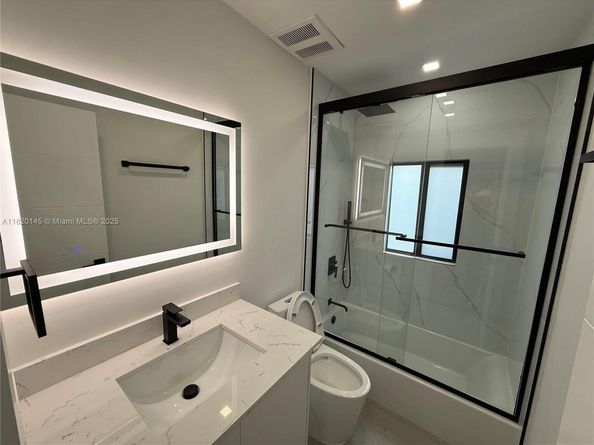 1125 NW 37th St, Miami FL 33127