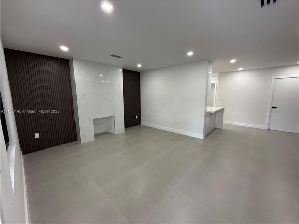 1125 NW 37th St, Miami FL 33127