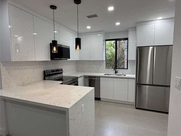 1125 NW 37th St, Miami FL 33127