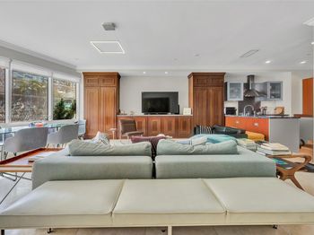6101 Aqua Ave