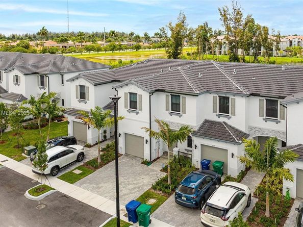 541 NW 204th St, Miami Gardens FL 33169