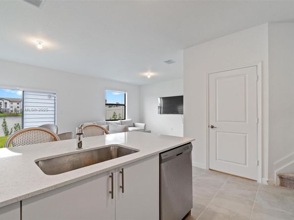 541 NW 204th St, Miami Gardens FL 33169