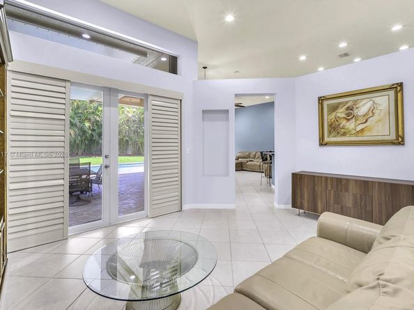 113 SW 128th Ave, Plantation FL 33325