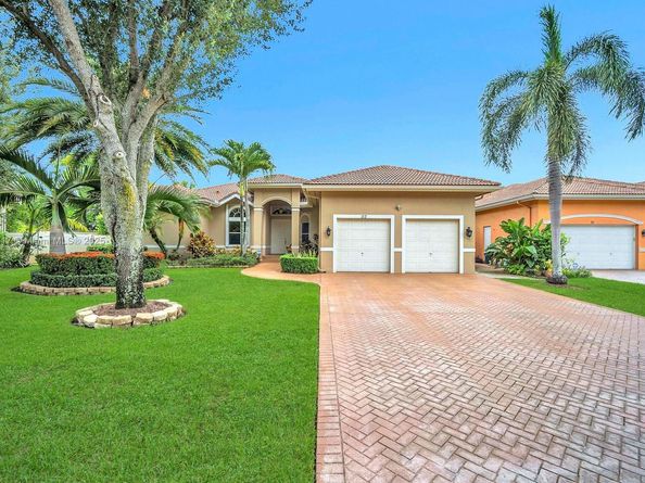 113 SW 128th Ave, Plantation FL 33325