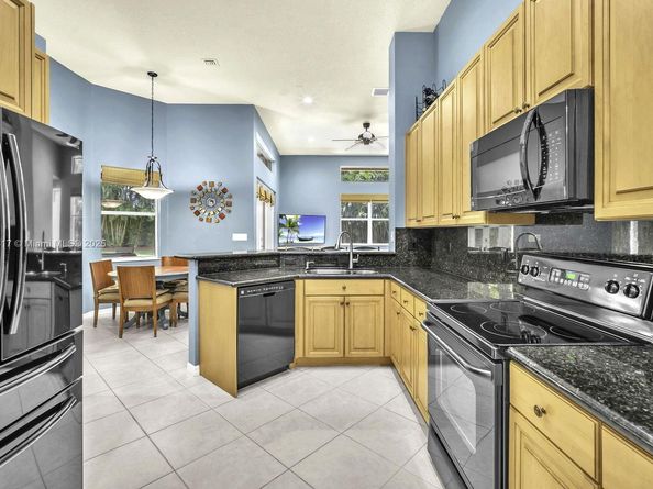 113 SW 128th Ave, Plantation FL 33325