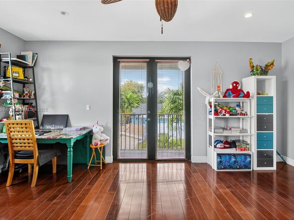 2654 SW 31st Pl 2654, Miami FL 33133