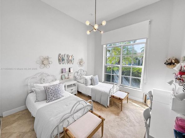2514 Poinciana Dr, Weston FL 33327
