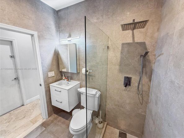 2514 Poinciana Dr, Weston FL 33327