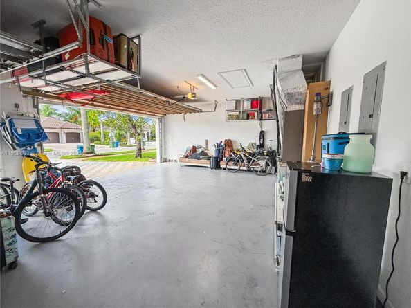 2514 Poinciana Dr, Weston FL 33327