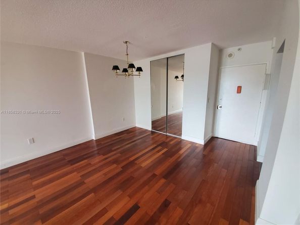 400 Kings Point Dr 421, Sunny Isles Beach FL 33160