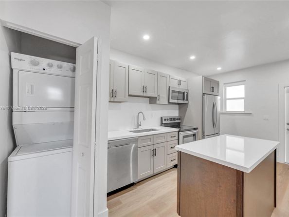 893 NE 81st St, Miami FL 33138