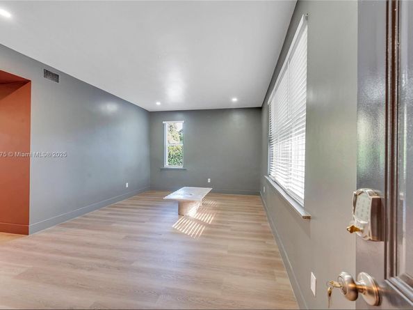 893 NE 81st St, Miami FL 33138