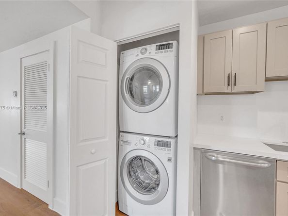 893 NE 81st St, Miami FL 33138