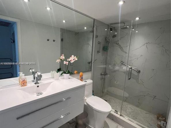 5555 Collins Ave 7T, Miami Beach FL 33140