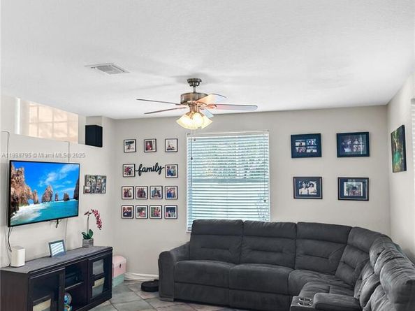 1462 Running Oak Ct, Royal Palm Beach FL 33411