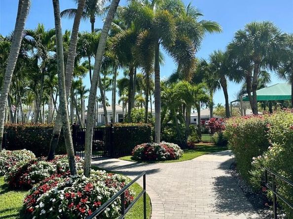 1462 Running Oak Ct, Royal Palm Beach FL 33411