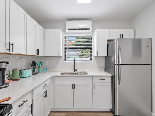 584 NW 30th St, Miami FL 33127