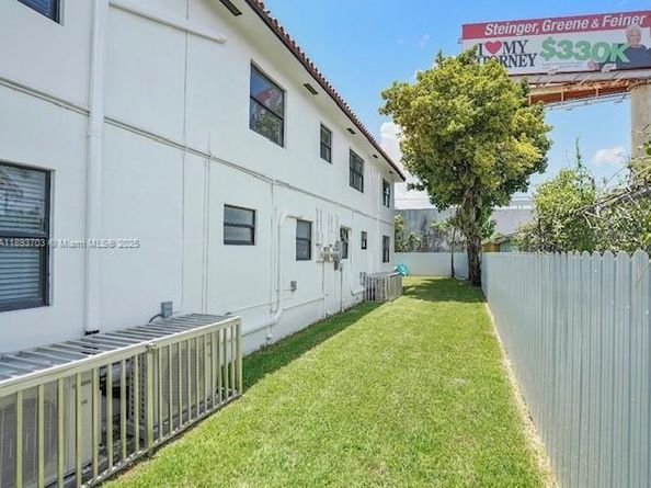 584 NW 30th St, Miami FL 33127