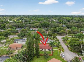 5260 Redwood Ct, Plantation FL 33317