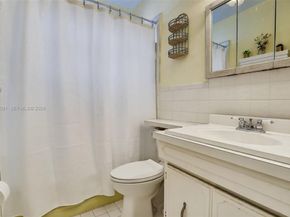 5260 Redwood Ct, Plantation FL 33317