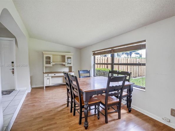 5260 Redwood Ct, Plantation FL 33317