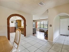 5260 Redwood Ct, Plantation FL 33317