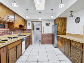 5260 Redwood Ct, Plantation FL 33317