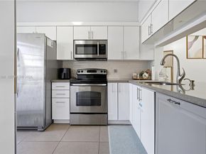 2 Simonton Cir, Weston FL 33326