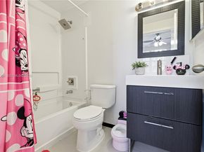 2 Simonton Cir, Weston FL 33326