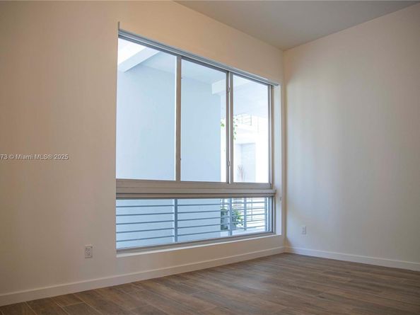 529 SW 11th St 203, Miami FL 33129