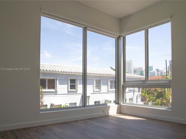 529 SW 11th St 203, Miami FL 33129