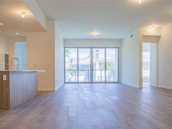 529 SW 11th St 203, Miami FL 33129