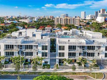529 SW 11th St
