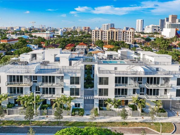 529 SW 11th St 203, Miami FL 33129