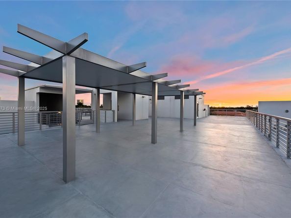 529 SW 11th St 203, Miami FL 33129
