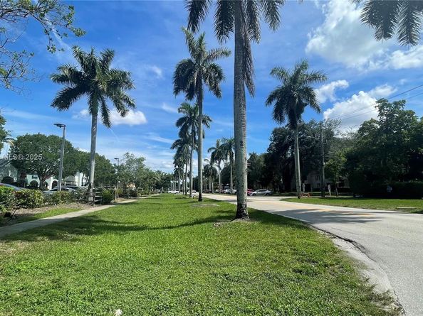 6800 Cypress Road 103, Plantation FL 33317