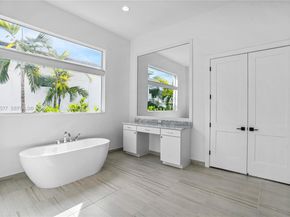 9281 Coral Isles Cir, Palm Beach Gardens FL 33412