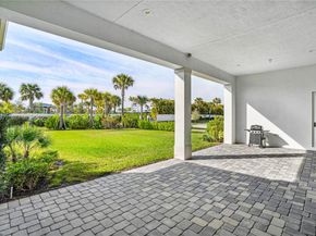 9281 Coral Isles Cir, Palm Beach Gardens FL 33412