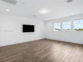 9281 Coral Isles Cir, Palm Beach Gardens FL 33412