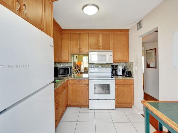 Undisclosed Address #A11823275, Hollywood FL 33021