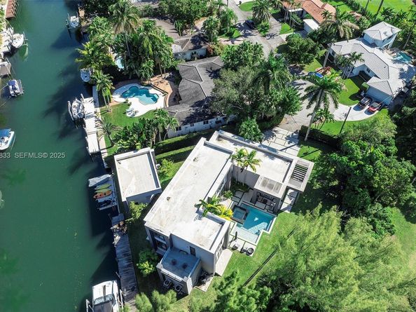 1009 NE 104th St, Miami Shores FL 33138