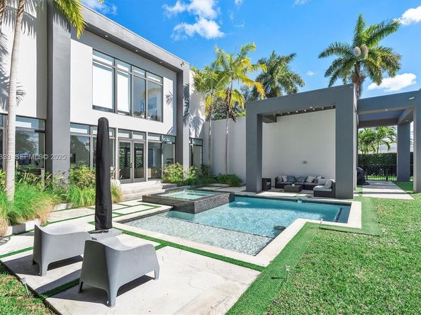 1009 NE 104th St, Miami Shores FL 33138