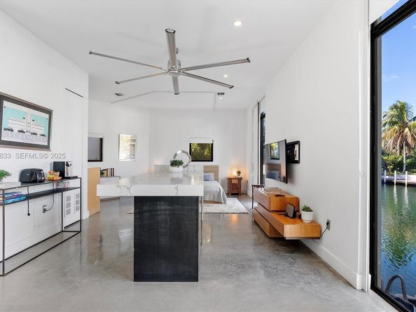 1009 NE 104th St, Miami Shores FL 33138