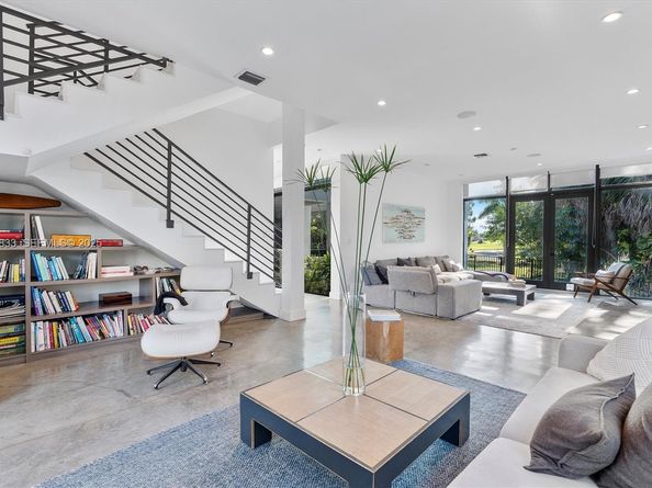 1009 NE 104th St, Miami Shores FL 33138