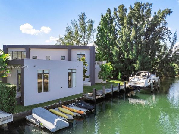 1009 NE 104th St, Miami Shores FL 33138