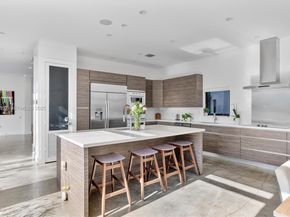 1009 NE 104th St, Miami Shores FL 33138