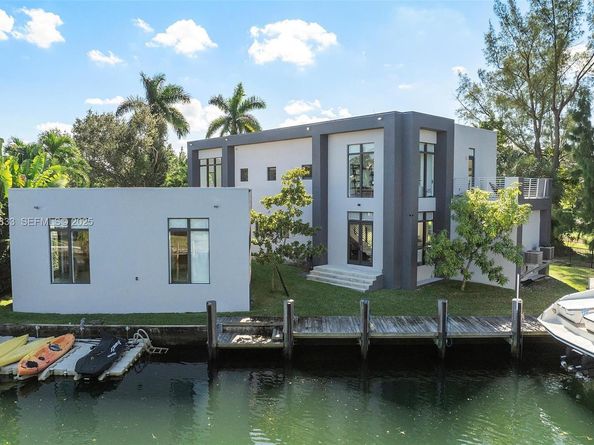 1009 NE 104th St, Miami Shores FL 33138