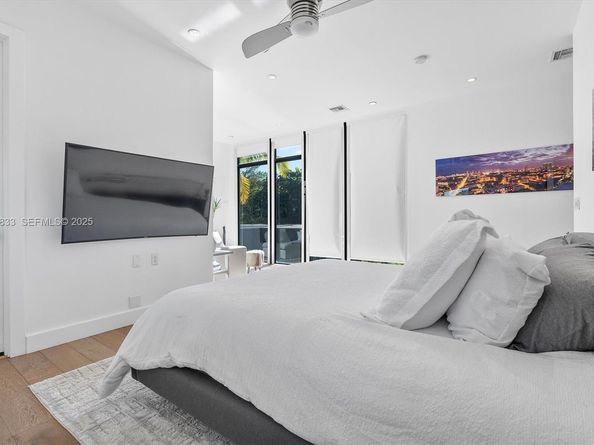 1009 NE 104th St, Miami Shores FL 33138