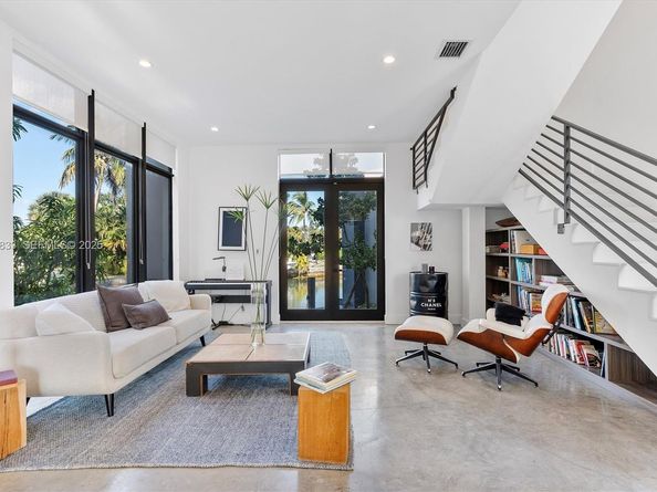 1009 NE 104th St, Miami Shores FL 33138