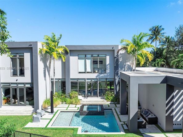 1009 NE 104th St, Miami Shores FL 33138